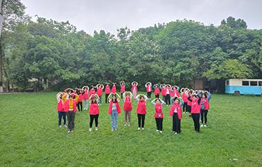 【百年品學(xué)教育】“擁抱陽光，享受生活”春游踏青活動