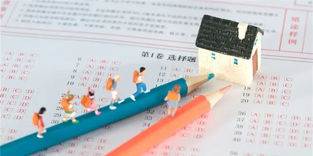 今年買學(xué)區(qū)房的家長(zhǎng)注意了！2021年9月上學(xué)，5月30日前就要落戶，貸款加過(guò)戶至少2－3個(gè)月，現(xiàn)在3月，再不買房就趕不上