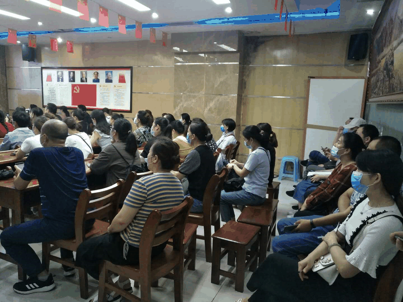百年教育舉辦的高考志愿公益講座活動(dòng)取得了圓滿(mǎn)成功