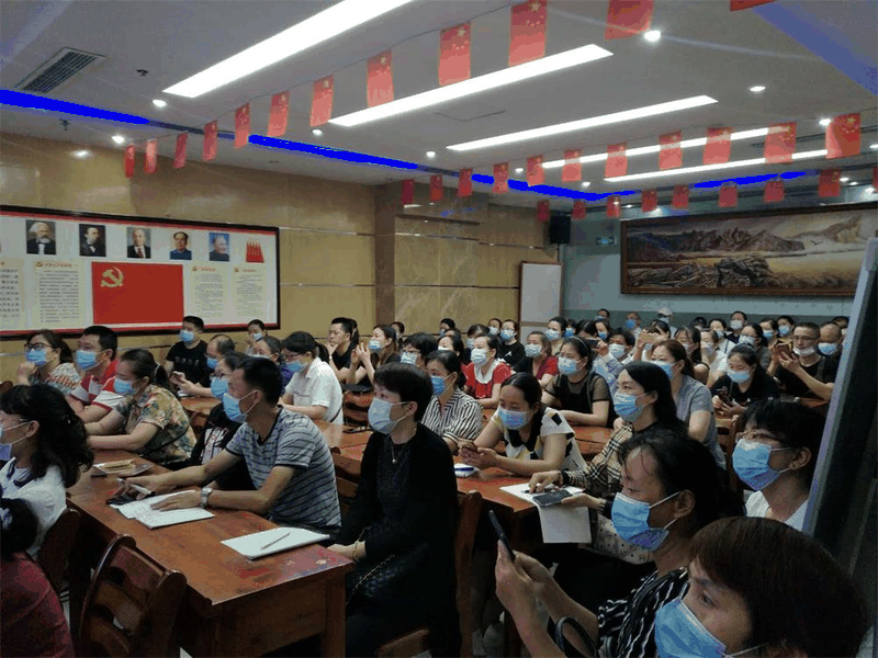 百年教育舉辦的高考志愿公益講座活動(dòng)取得了圓滿(mǎn)成功