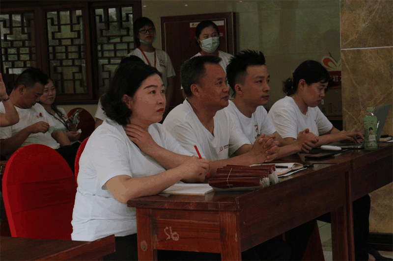 百年好房經(jīng)紀(jì)人三部曲：做人、做事、成交，每一曲都會(huì)讓客戶滿意！