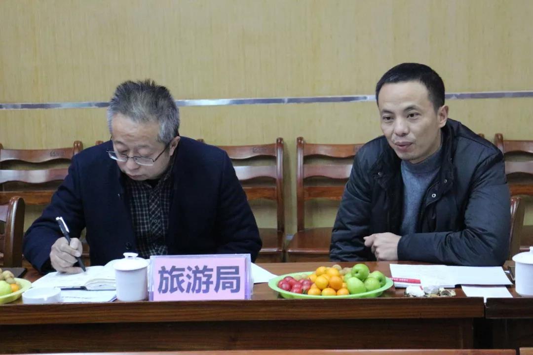 熱烈歡迎太白街道辦事處譚方培書記一行蒞臨百年集團(tuán)指導(dǎo)工作！